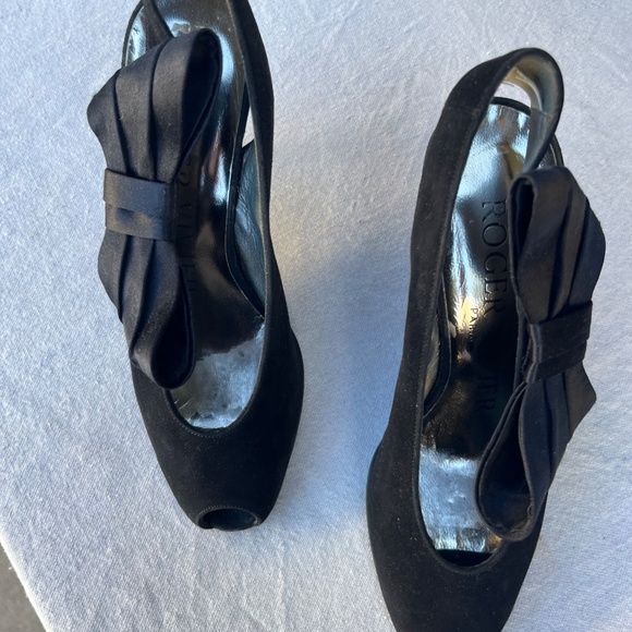 Vintage , 1980's, Roger Vivier Cut Suede and Silk evening pumps - Picture 2 of 7
